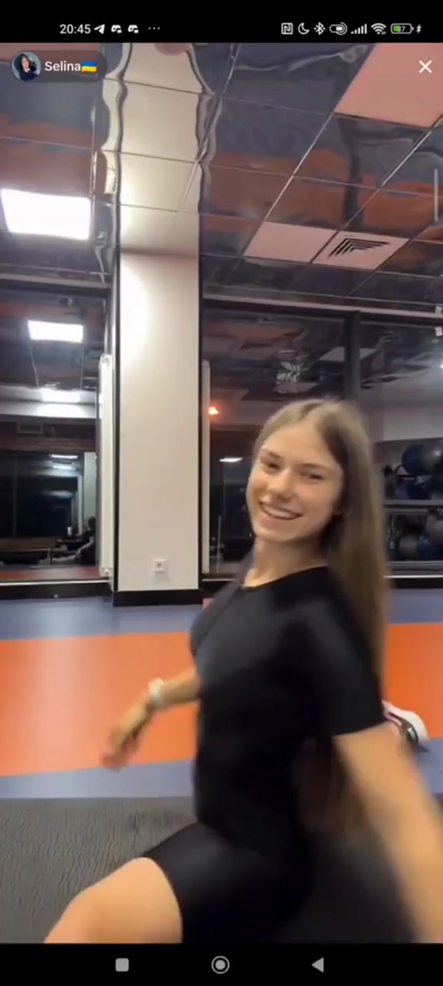 miss selinka - she is working out at the gym