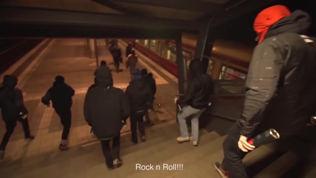 1UP - TWO HANDS ARE NOT ENOUGH - S-BAHN WHOLECARS - BERLIN