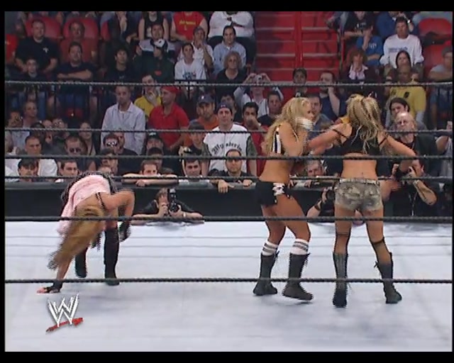 Mickie James vs Ashley Massaro 2006 Royal Rumble