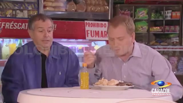 Vecinos Colombia (2008) - Poncho Comiendo las Bandejas Paisas de Don Pipe - Caracol TV (2009)