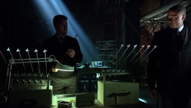 109 - Arrow S01 E09 - Une ombre sur la ville