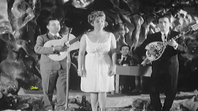 Εμείς μαζί δεν κάνουμε - Πόλυ Πάνου (Cine Video)