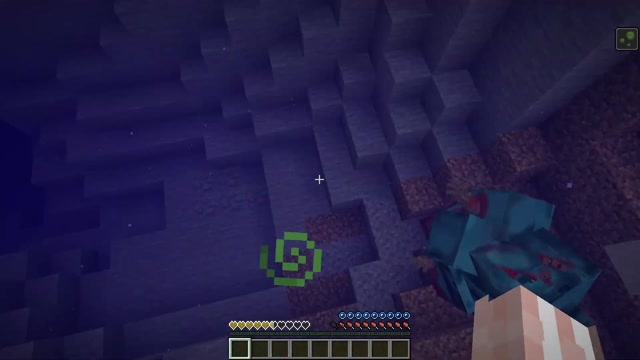 I Added the SANTA DWELLER into Minecraft (1)