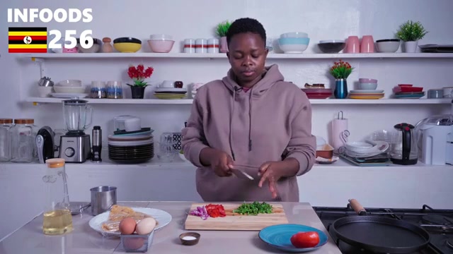 Ugandan Rolex Recipe _ How to Make Chapati Rolex _ Ugandan Street Food _ Infoods.mp4