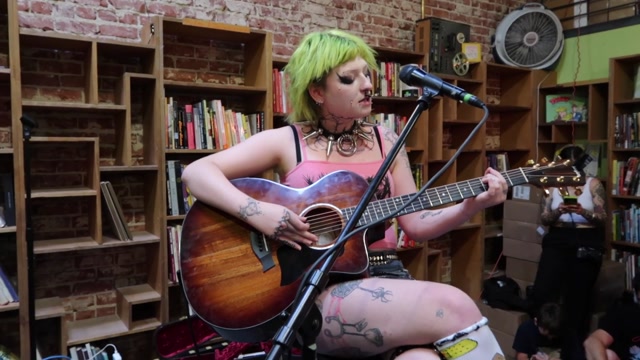 carolesdaughter - Violent (live performance)