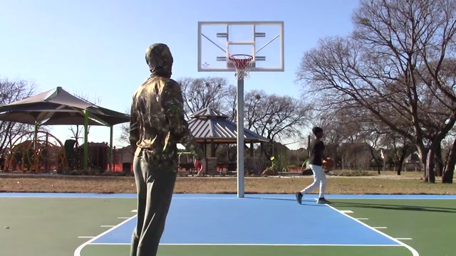 Black shirt vs Invisible Guy 1v1
