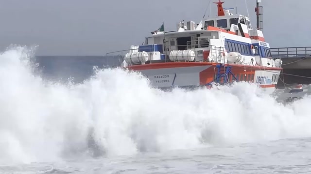 70 Monster Waves Caught on Camera