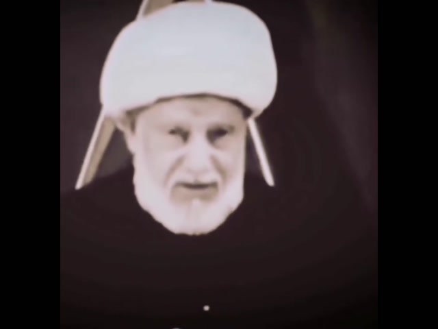 aaa102 .... المعمم عبدالحميد المهاجر .... كلما تعسرت الحاجة، لا تبحث عن حل؛ فقط زد الجرعة من الحبات والطين... وكأننا أمام تعويذة سحرية لا عبادة دينية!