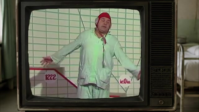 HOFI GÉZA 1982- NEVEZZ CSAK CUCINAK