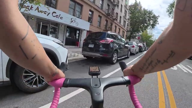 Cycling-to-9W-Market-Strictly-Bicycles