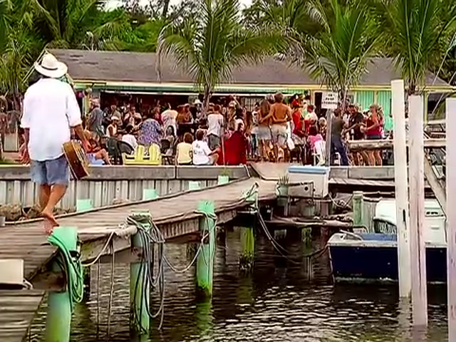 Alan Jackson, Jimmy Buffett - It's Five O' Clock Somewhere (Official HD Video) BPCjC543llU