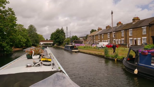 We took our narrowboat to London (it only took 2 months) - Kris Atomic (720p, h264, youtube)