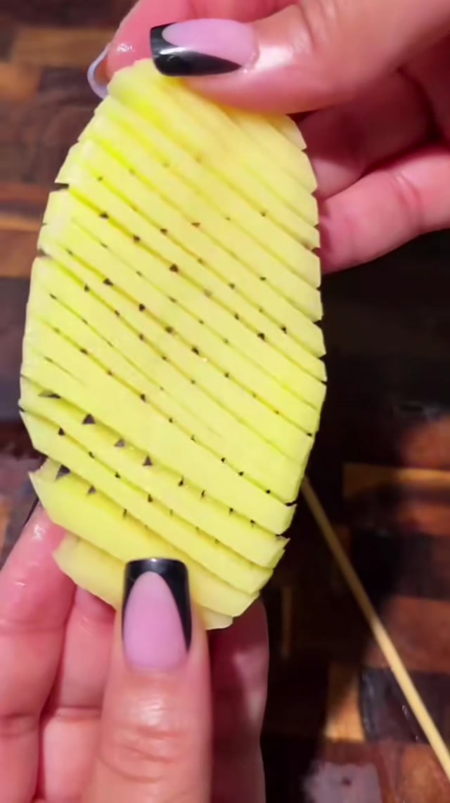 Crispy garlic parmesan accordion potato 