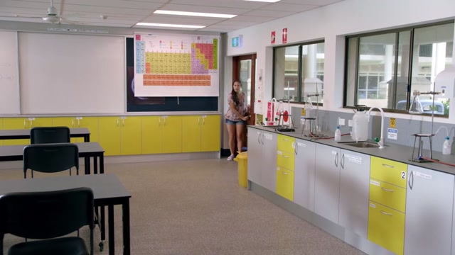 Mako_Mermaids_An_H2O_Adventure_[S02.E08]_-_La_Escuela_Terrestre_720p_Esp
