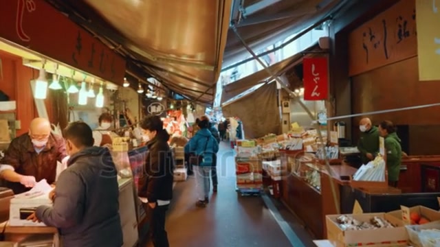 Famous for fresh sushi, seafood, and food stalls (though the inner wholesale market moved to Toyosu).