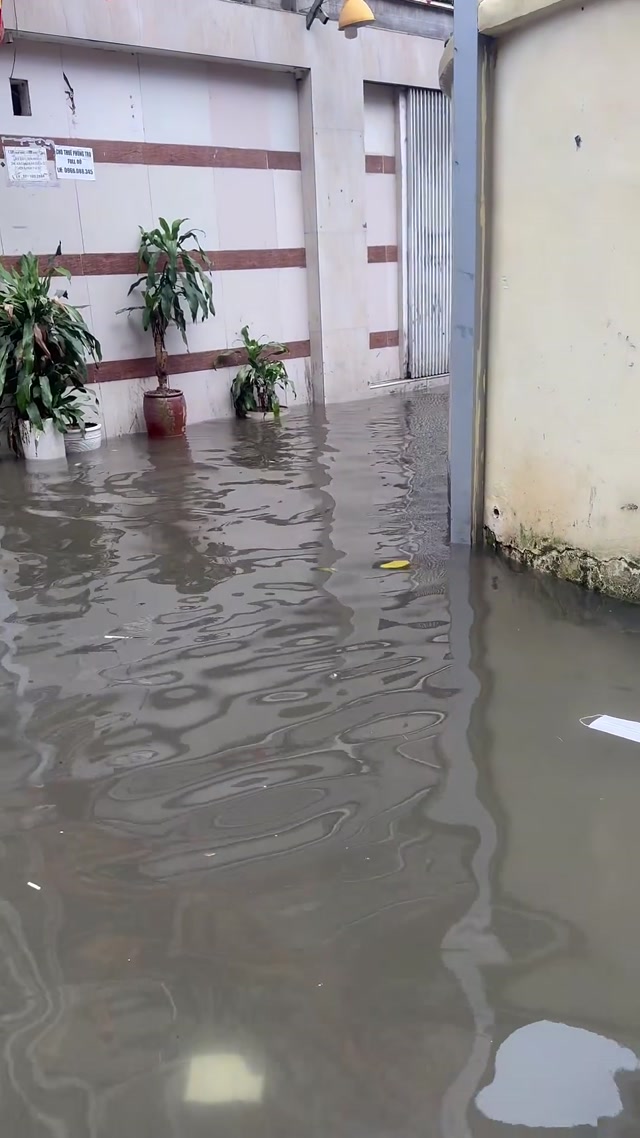 Hà Nội chính thức hết ngập, làm gì còn ngập úng nữa… chỉ DỀNH thôi nha bà con