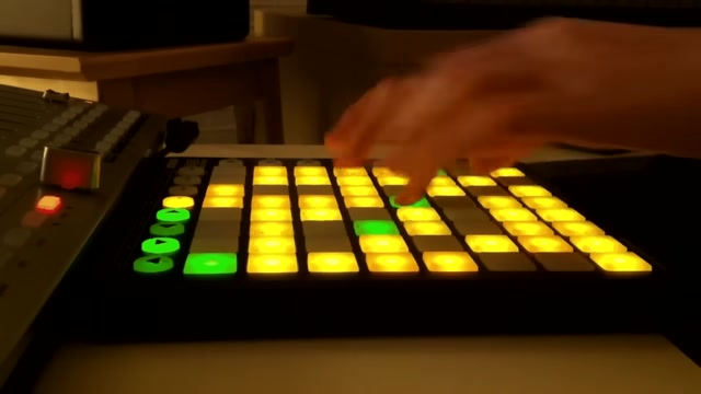 Madeon - Pop Culture (live mashup)