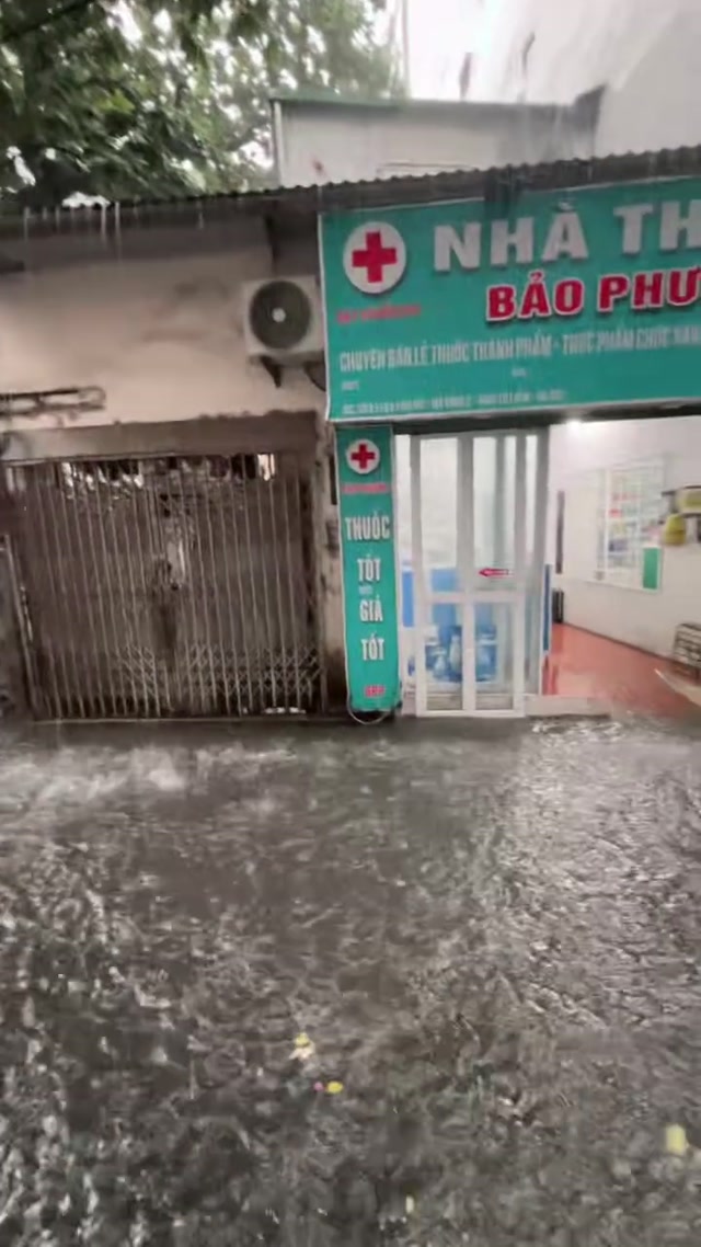 Kim cương rớt giá, vàng bốc hơi