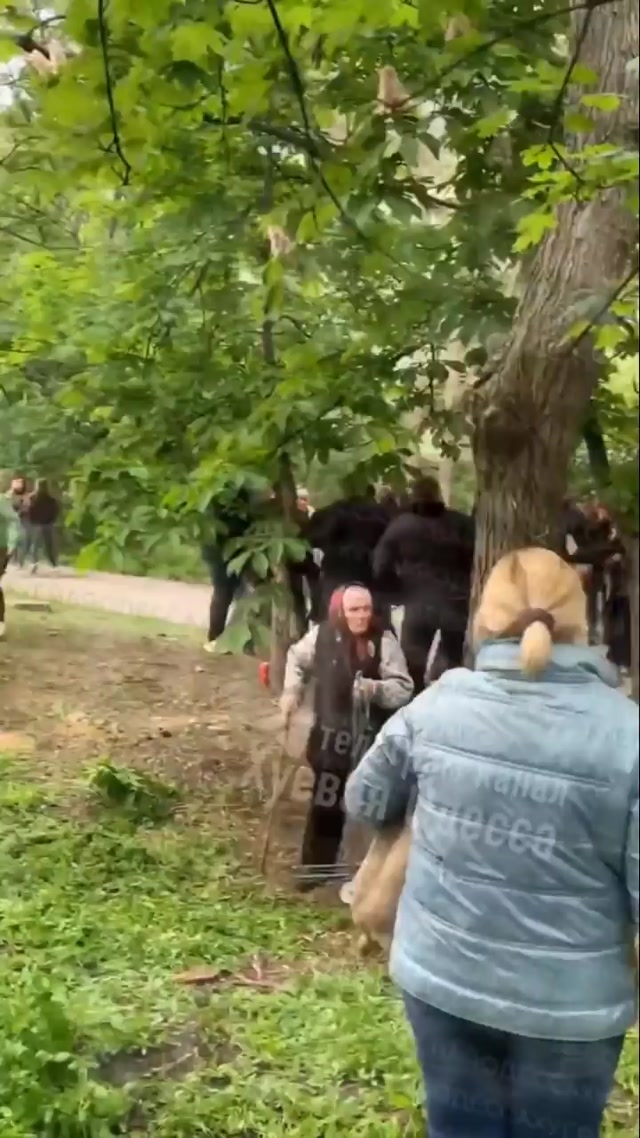 Odesa mass clash over conscription – crowd blocks road