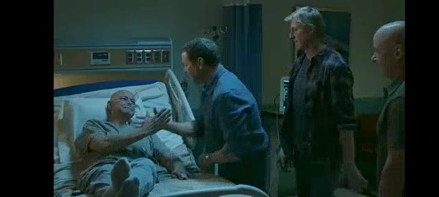 Cobra Kai 2x06 Echa un vistazo a tu derecha