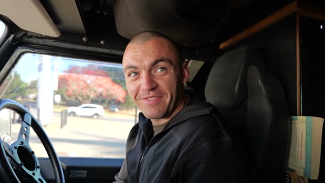 Something's Not Right With Our Land Rover... - Jammy Gits